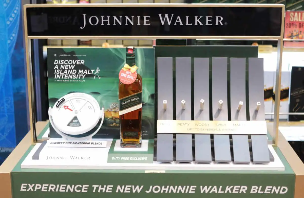 discover-the-aromas-and-taste-of-johnnie-walker-island-green-at-select-eraman-duty-free-stores-in-klia-and-klia-2