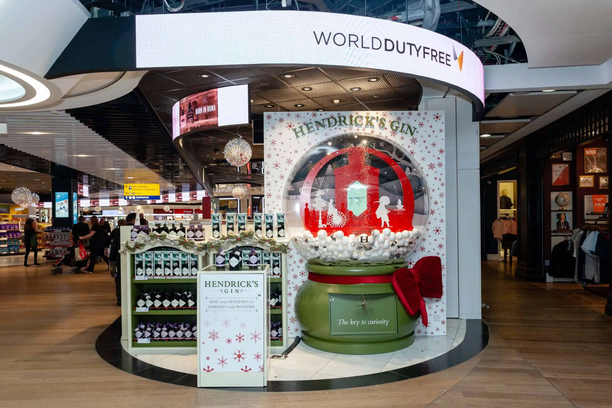 Hendrick’s Gin brings festive joy to passengers with a delightfully unusual snow globe activation in London Heathrow Terminal 3