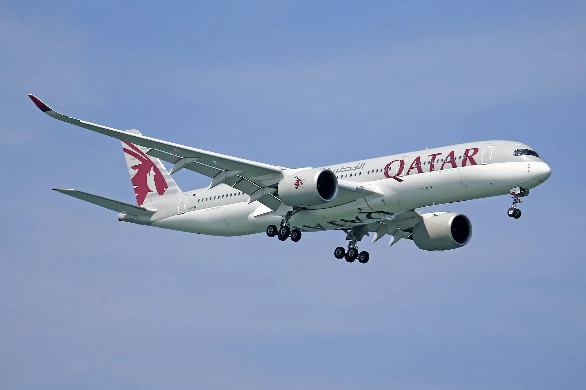 qatar airways airplane flying in the blue sky